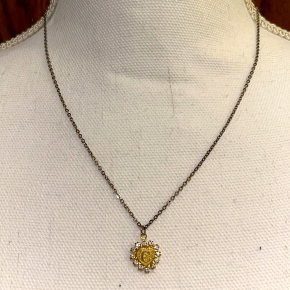 “C” initial goldtone heart pendant with cz stones. Silvertone chain. - Picture 3 of 5